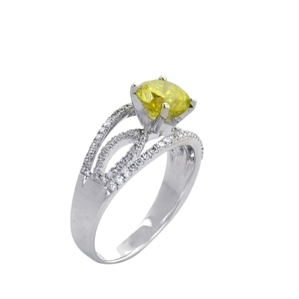 R095 - Diamond Ring