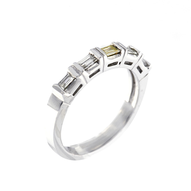 R150929-1 Platinum Diamond Ring